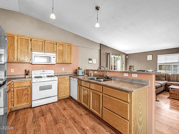 3rd image of 746 Monico Dr
