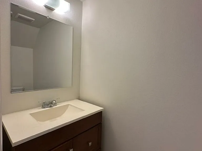 22865 Del Valle St #6 — Photo 10