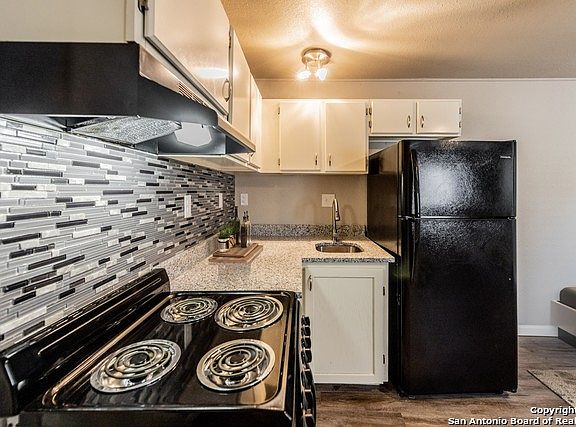 3rd image of 122 Roundtree Ln APT 6