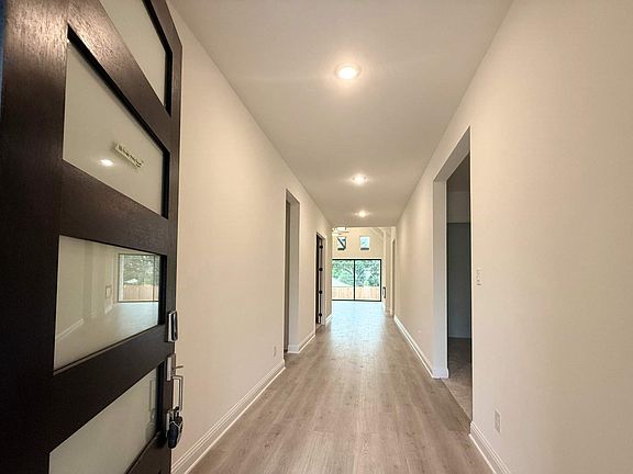 3rd image of 302 Alicia Ct