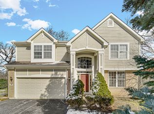 19 River Oaks Cir E, Buffalo Grove, IL 60089