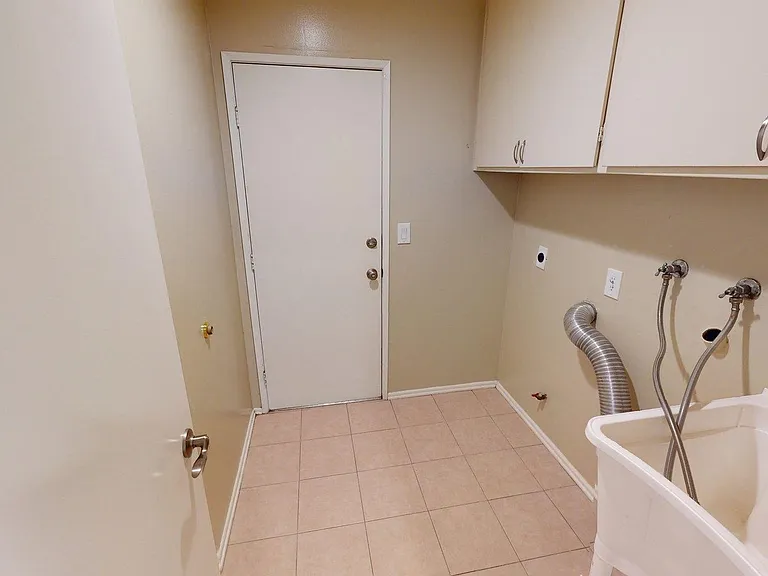 2080 Channelford Rd — Photo 5