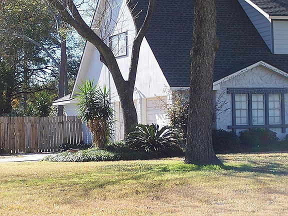 3rd image of 6423 Fairwood Dr