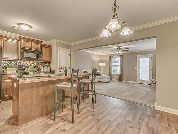 4th image of 4205 Aurora Cir