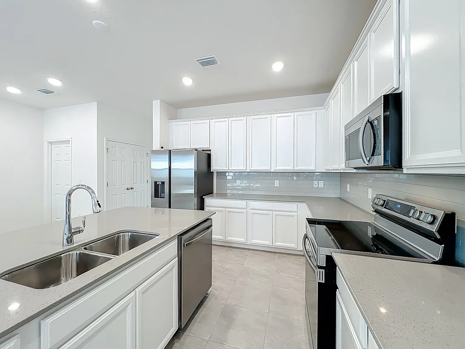 3 bed, 2024 sqft, $2,900 — Photo 4
