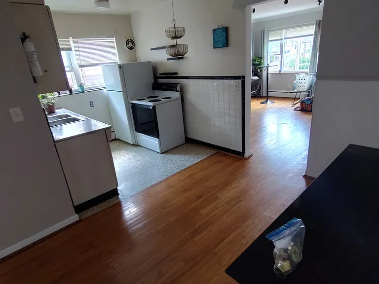 4250 Saint Martins Pl #4 — Photo 7