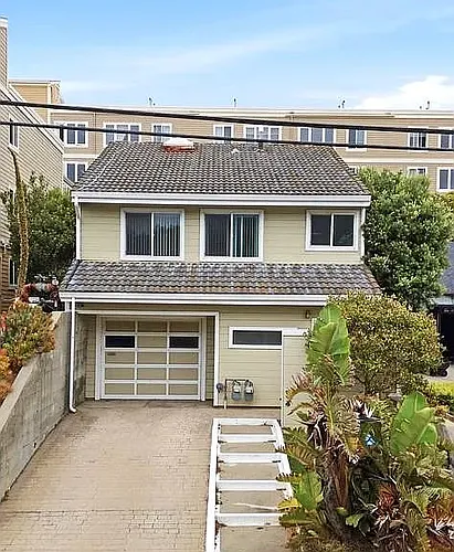 565 Crespi Dr Photo 1