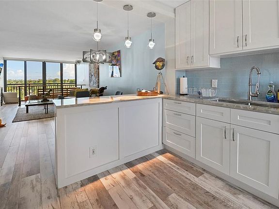 5th image of 2350 NE 14th Street Causeway #608