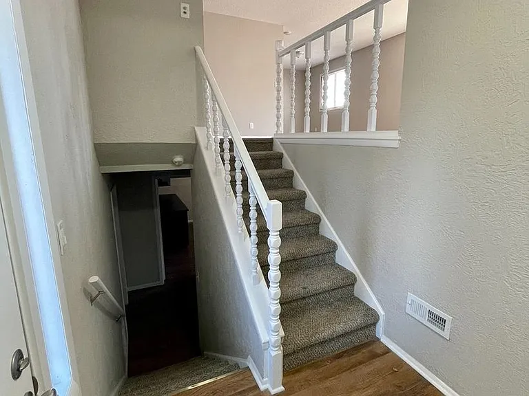 2525 N Bleckley St — Photo 3