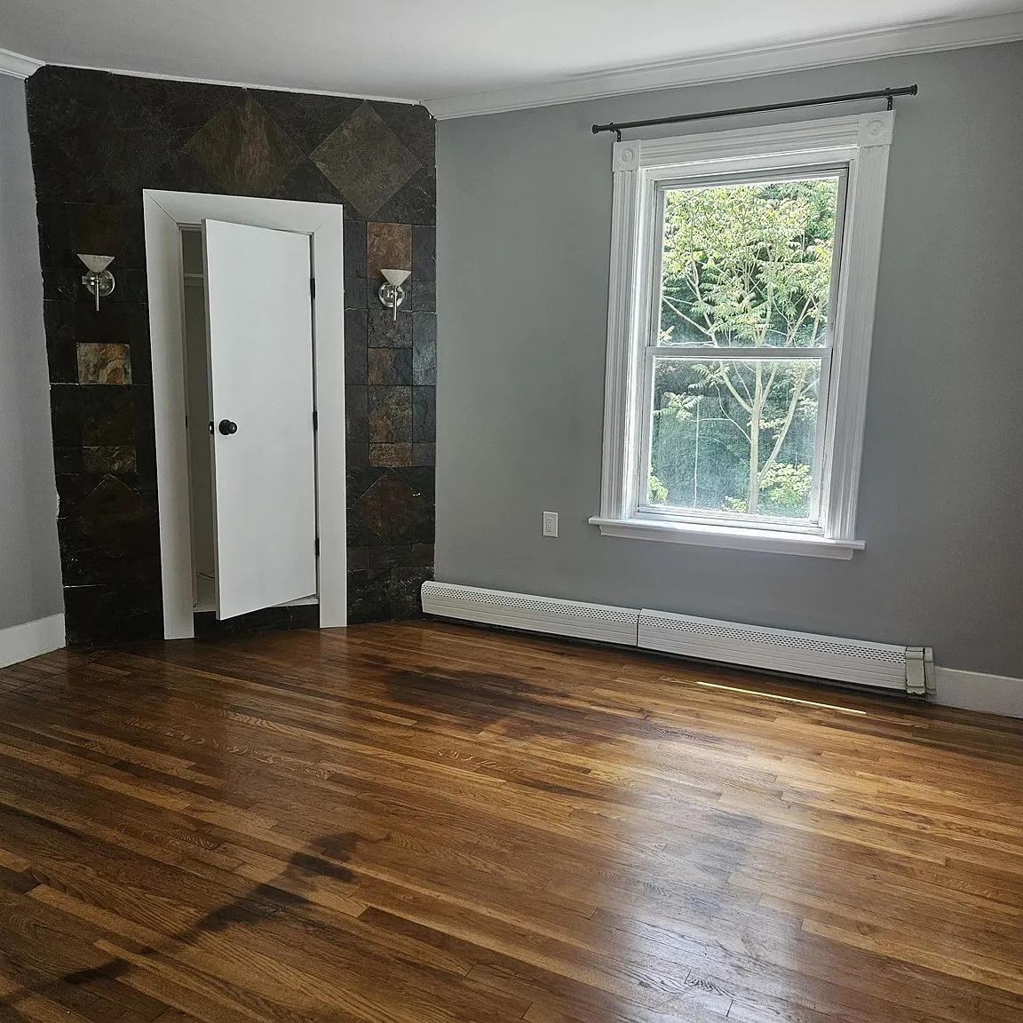 4 bed, 1200 sqft, $4,600 — Photo 3