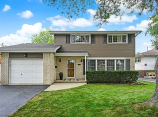 934 Meadowcrest Rd, La Grange Park, IL 60526