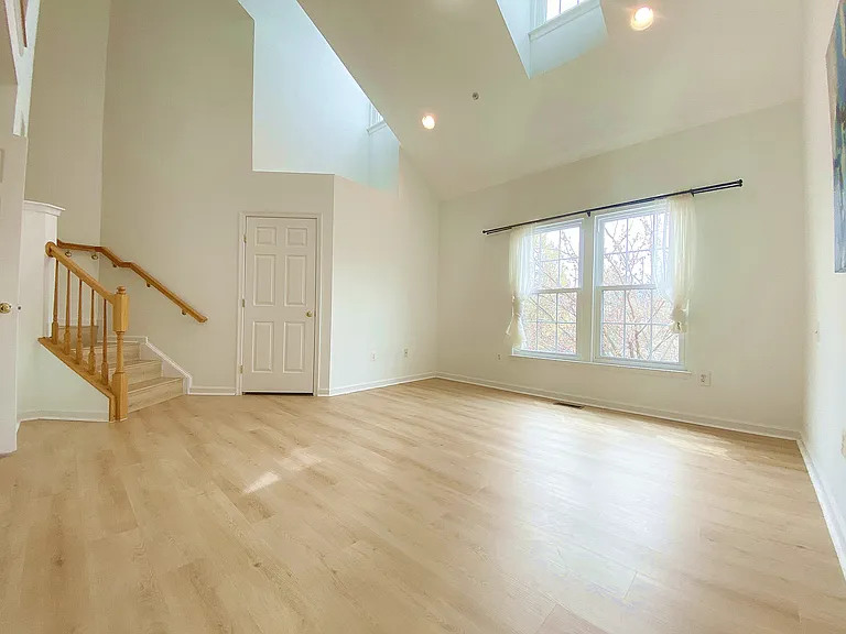 710 Market St E — Photo 22