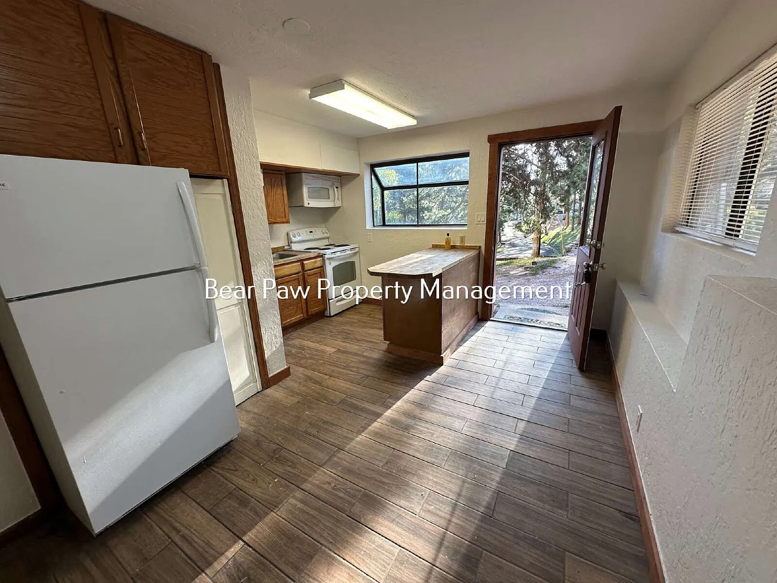 2 bed, 1.0 bath, $1,700 — Photo 3