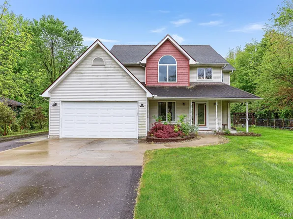27777 Grix Rd, New Boston, MI 48164