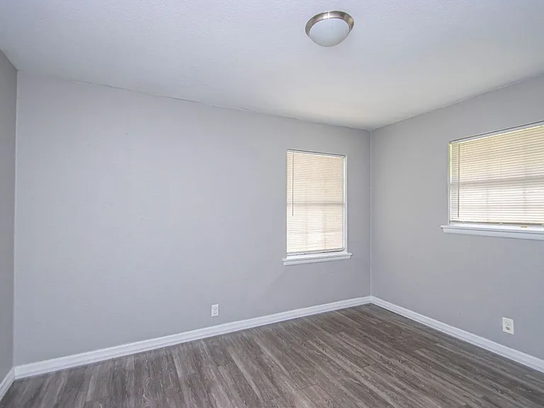 4900 Trinity Dr — Photo 11