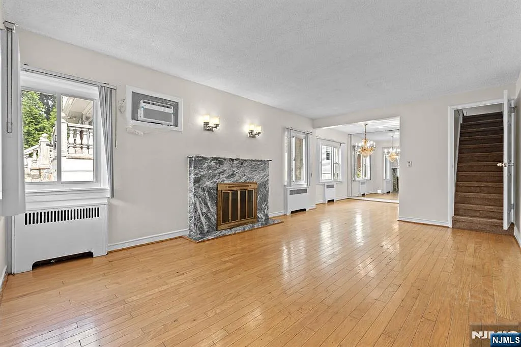 3 bed, 2.0 bath, $4,500 — Photo 2