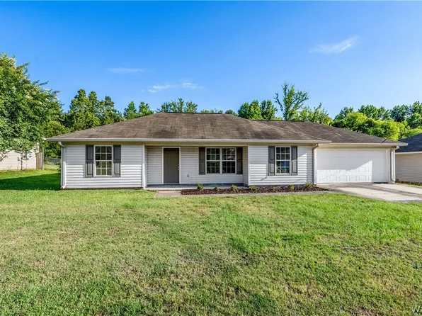 33 Sunset Gardens Dr, Moundville, AL 35474