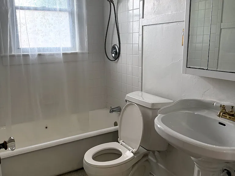 2117 Fairmont Blvd NE — Photo 10