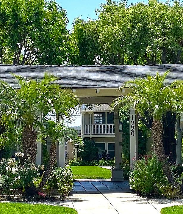 1220 E.Glenoaks Blvd #9