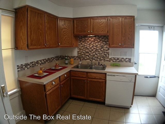 1st image of 4021 Farnham Ave