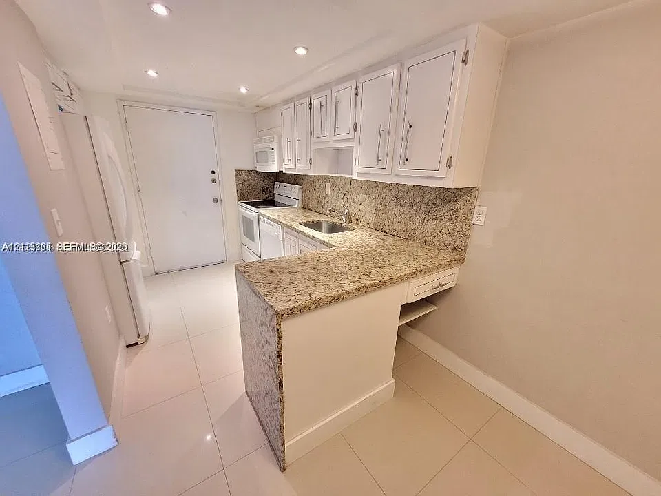 18011 Biscayne Blvd #702