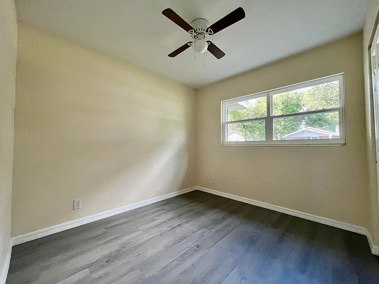 501 W Dixie St — Photo 15