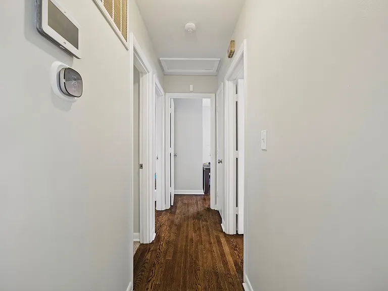 220 Manchester Dr — Photo 14