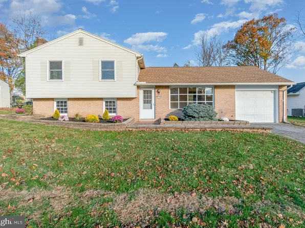 118 Kim Acres Dr, Mechanicsburg, PA 17055