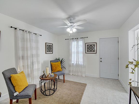 4th image of 105 S C St #3