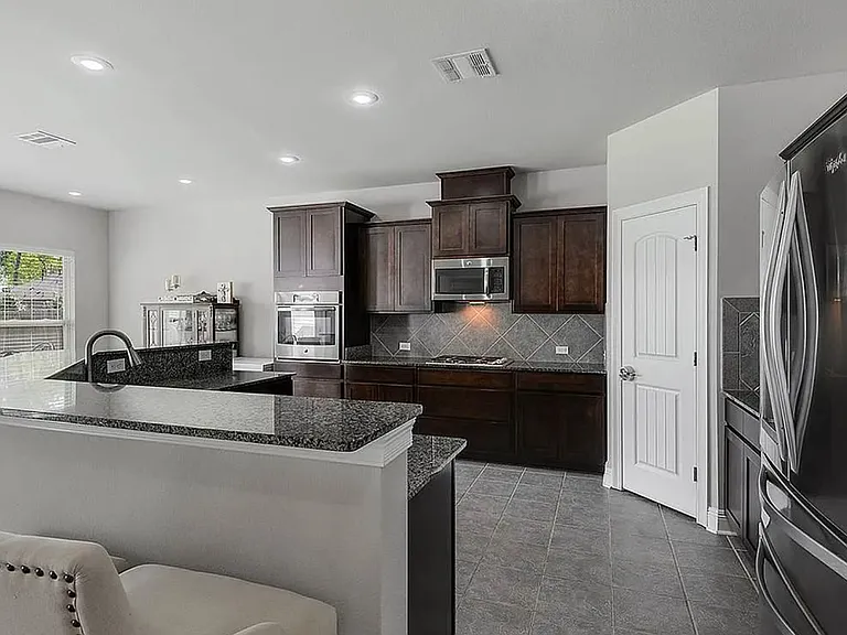20328 Grand Crus Ave — Photo 4