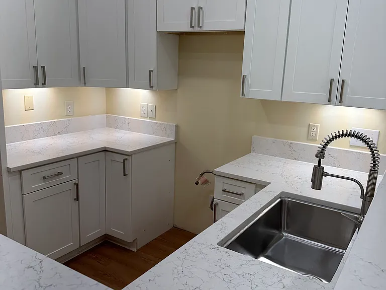 Kitchen with quartz countertops