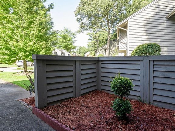 5th image of 1054 Creatwood Cir SE
