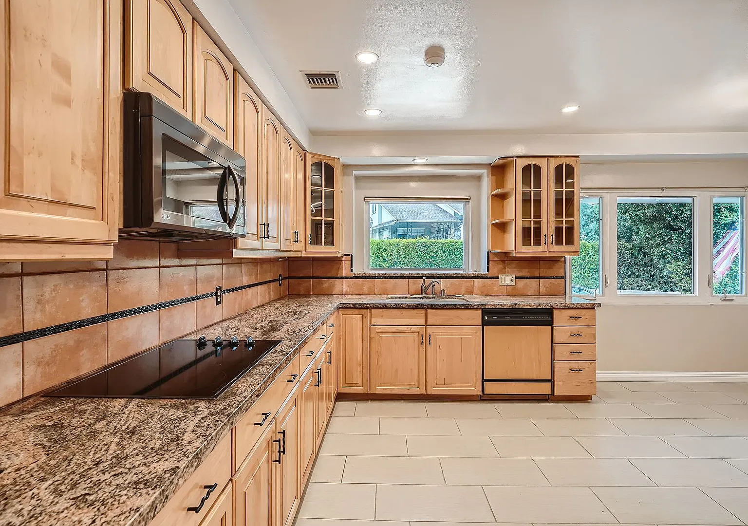 Updated 5-Bed Studio City Home on a Cul-de-Sac — Photo 3