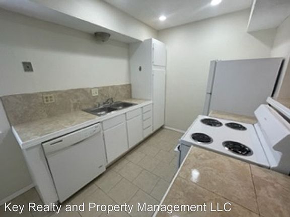 5th image of 700 NW 17th St #6162452
