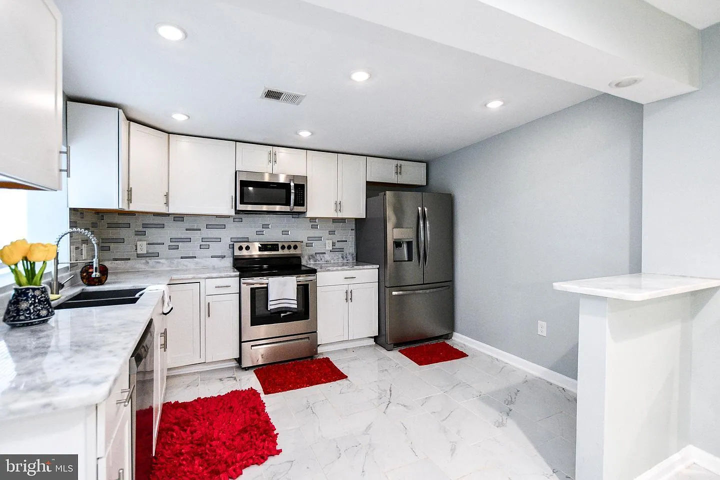 3 bed, 1700 sqft, $2,515 — Photo 3