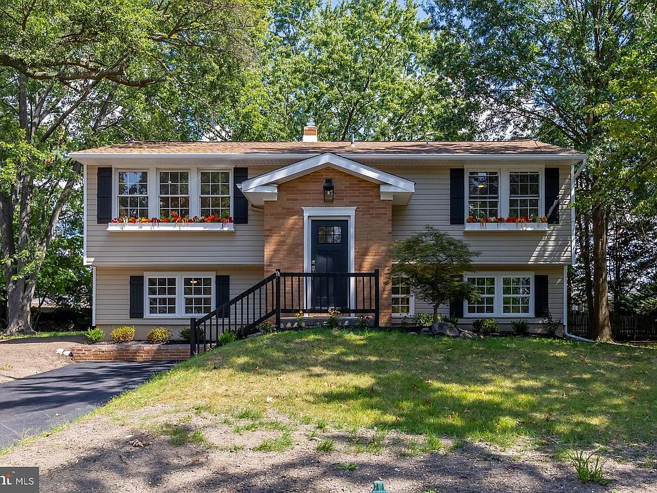 1st image of 366 Pixley Pl