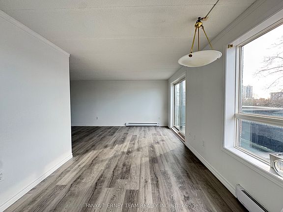 5th image of 43 Taunton Rd W #48