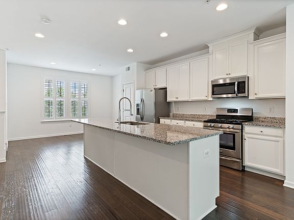 3rd image of 23048 Mountain Laurel Ln