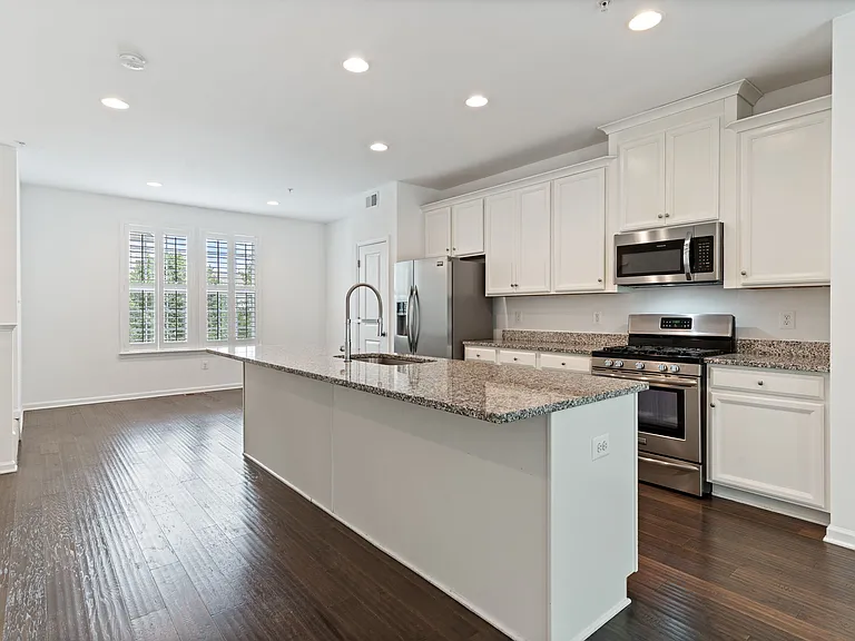 23048 Mountain Laurel Ln — Photo 3