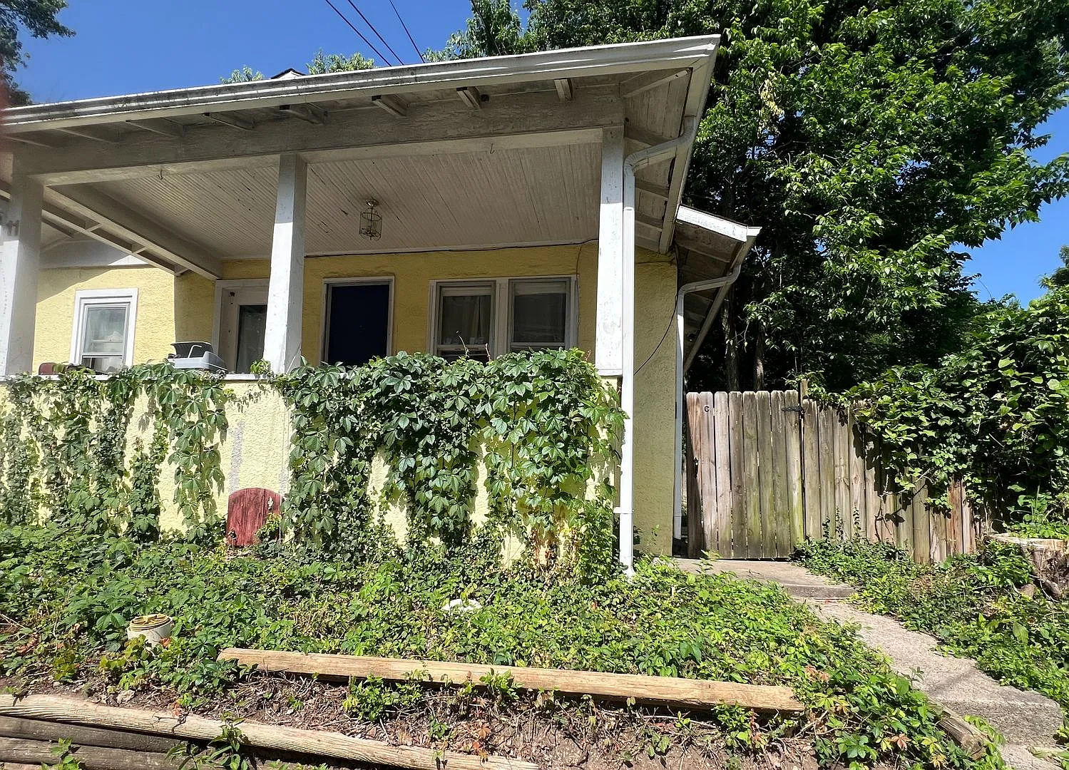 11 Aldeah Ave — Photo 1