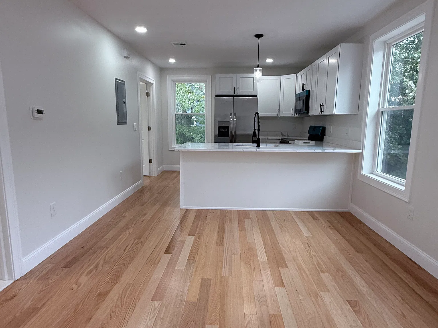 2 bed, 700 sqft, $2,000 — Photo 3