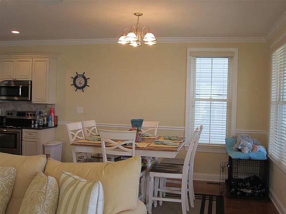 4th image of 456 West Ave #A