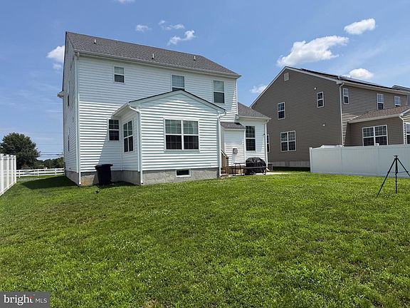 5th image of 8 Cayuga Way