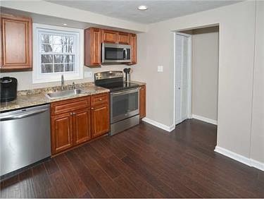 3rd image of 6407 Belvoir Dr