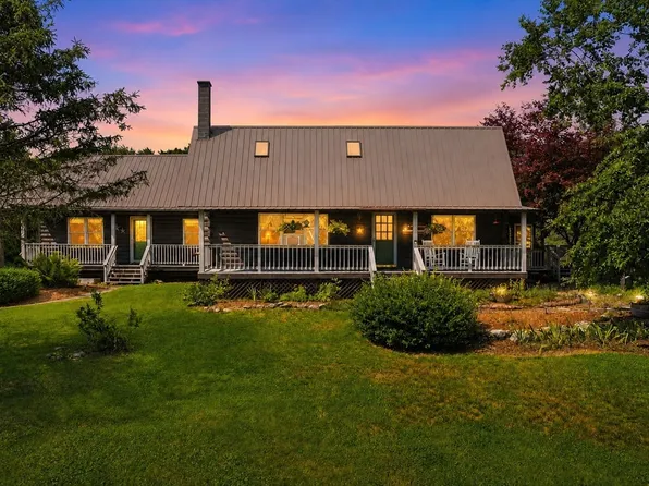 15 Thompson Rd, Hubbardston, MA 01452