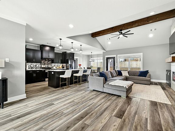 4th image of 105 Michelle Dr