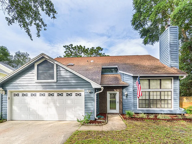 1614 Mariah Way E — Photo 1