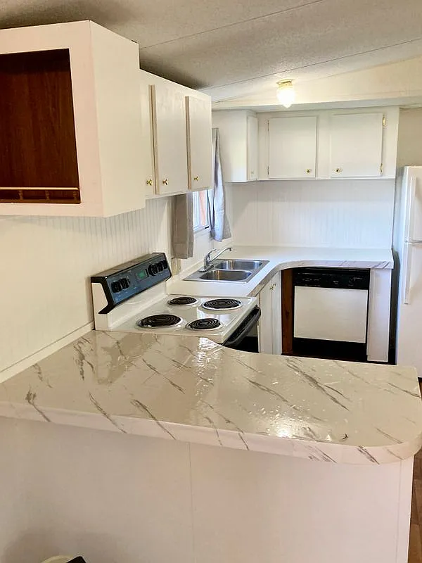 3 bed, 2.0 bath, 960 sqft, $1,200 — Photo 2