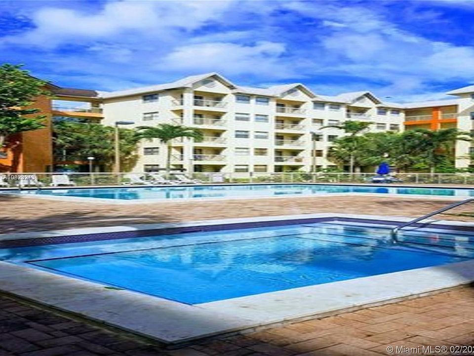 1st image of 8373 Lake Dr APT 201