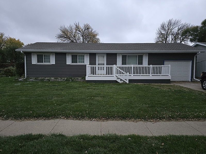1st image of 820 Apache Dr